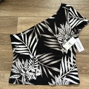 Guess one shoulder tilt top